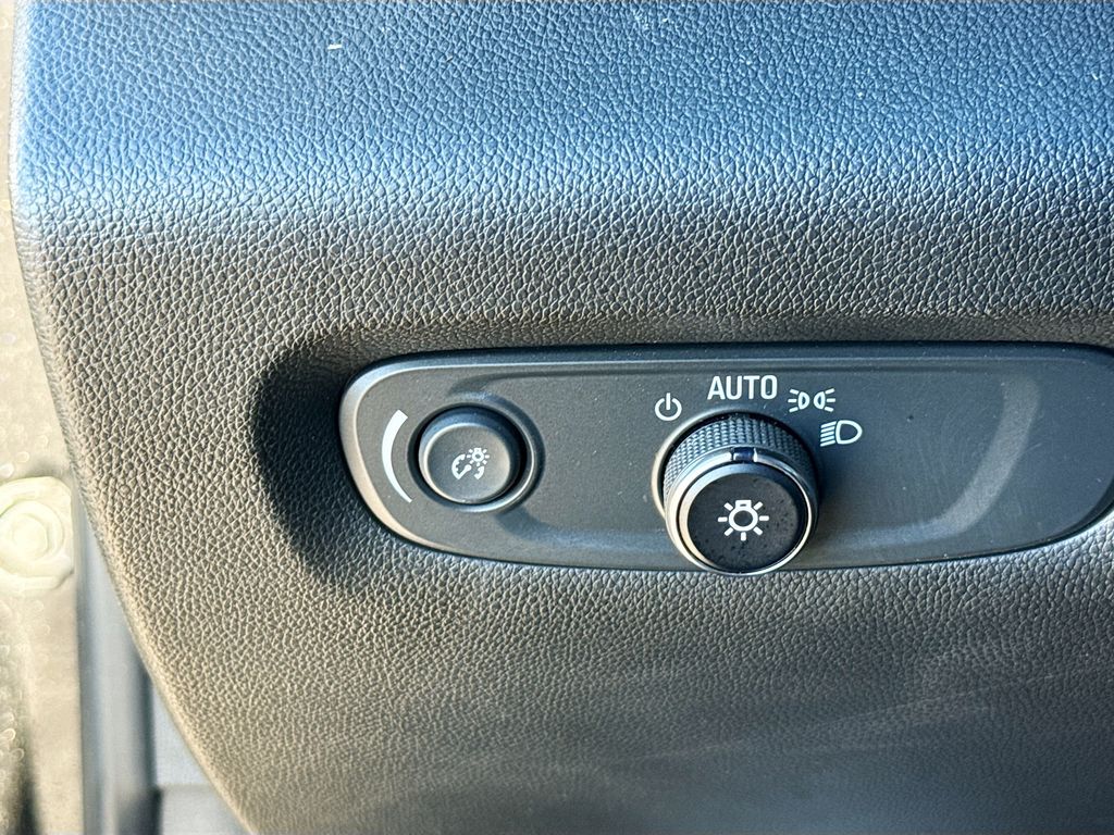 2023 Chevrolet Traverse LT Leather - 9