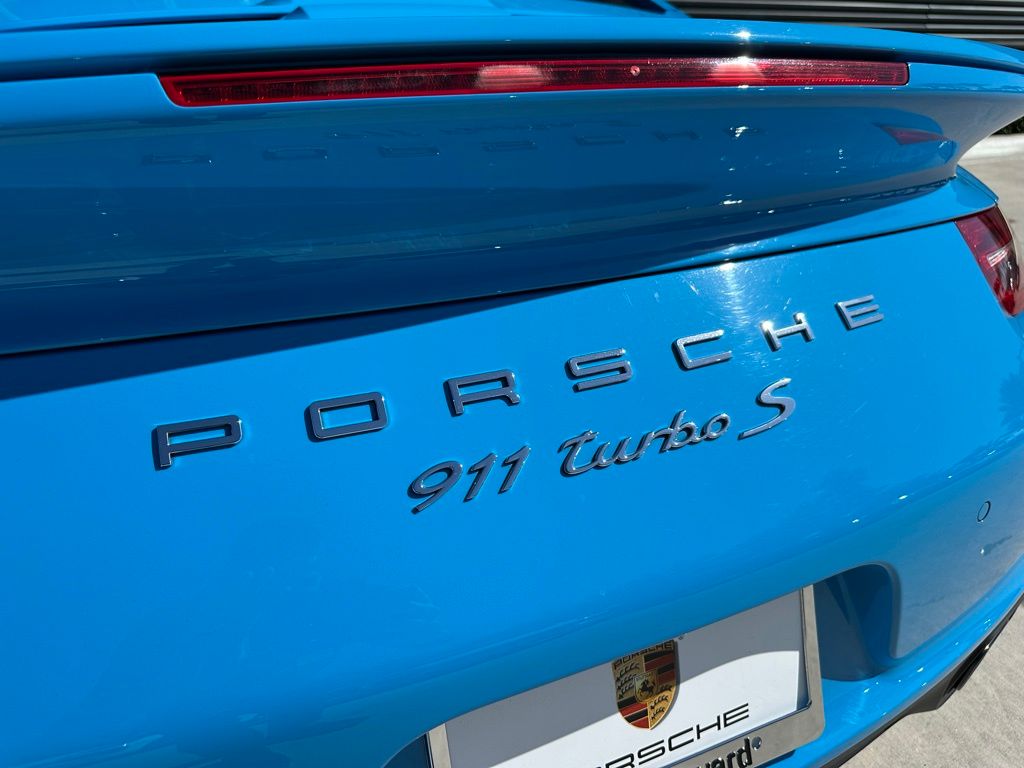 2015 Porsche 911 Turbo S 12