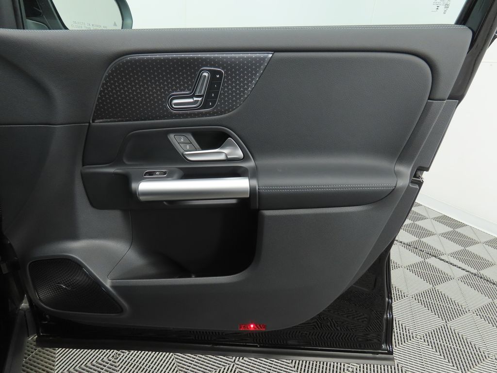 Thumbnail: 2025 Mercedes-Benz GLA - 25