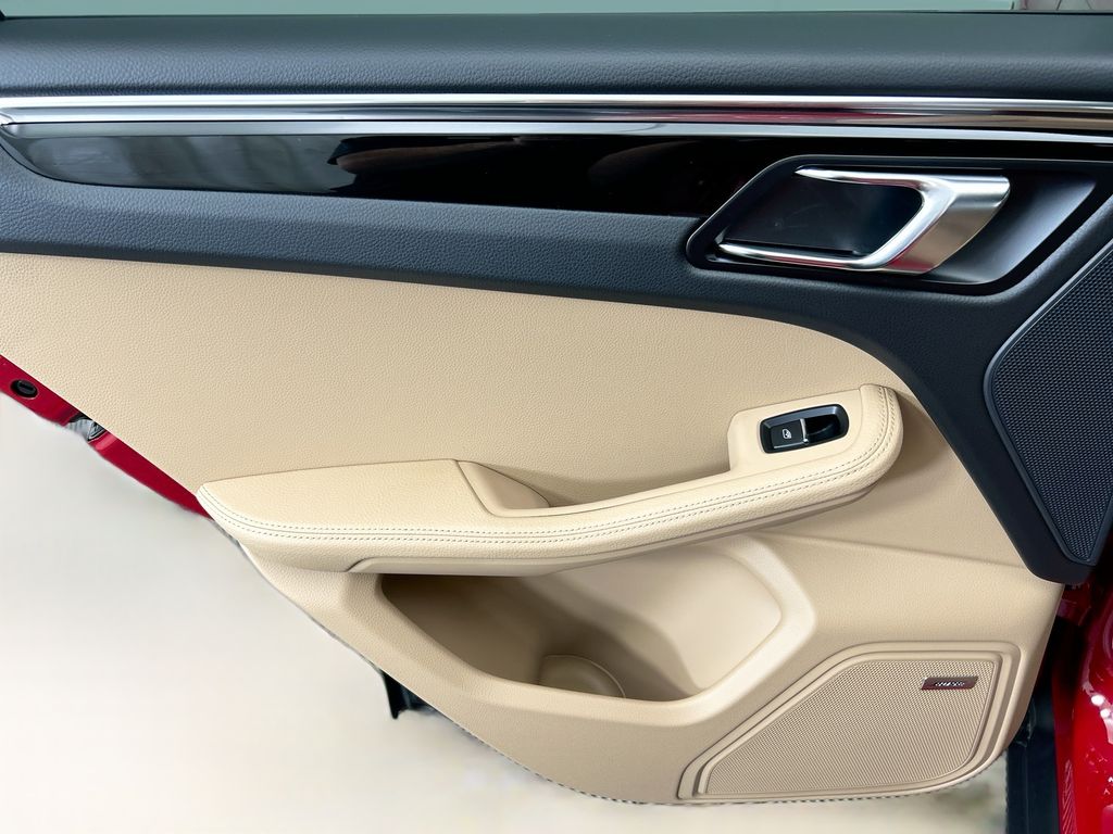 Thumbnail: 2026 Porsche Macan - 27