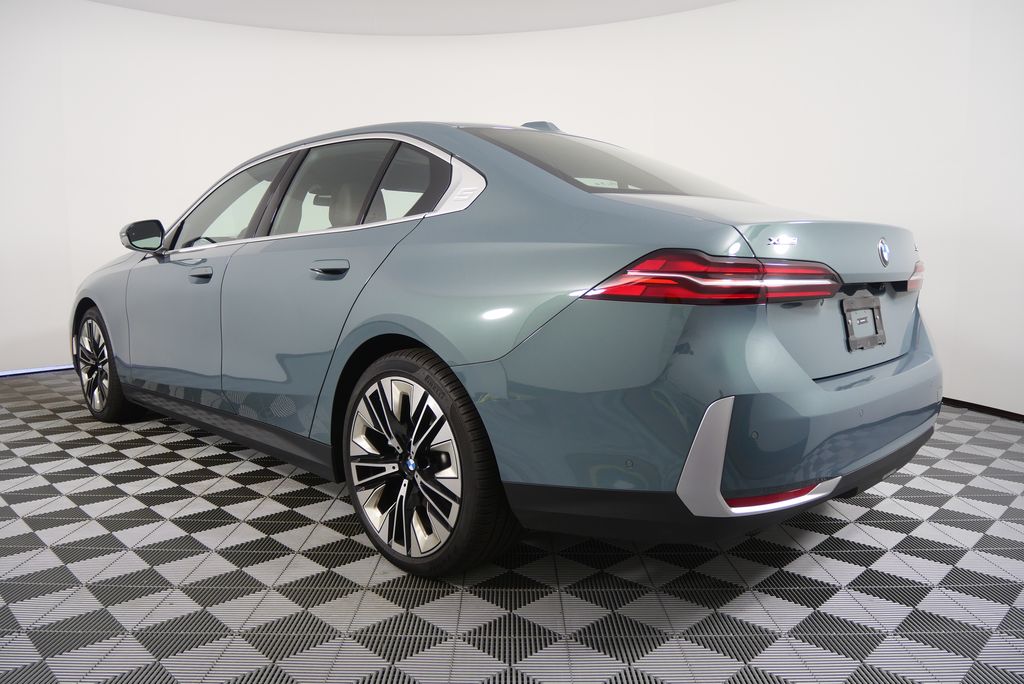 Thumbnail: 2025 BMW 5 Series - 5
