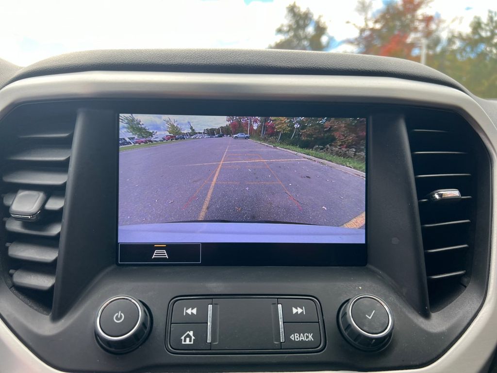 2023 GMC Acadia SLT 30