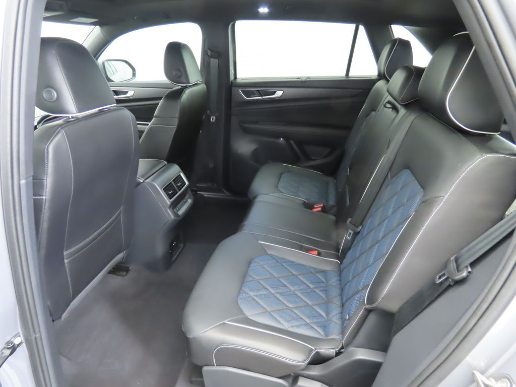 2024 Volkswagen Atlas SEL 21