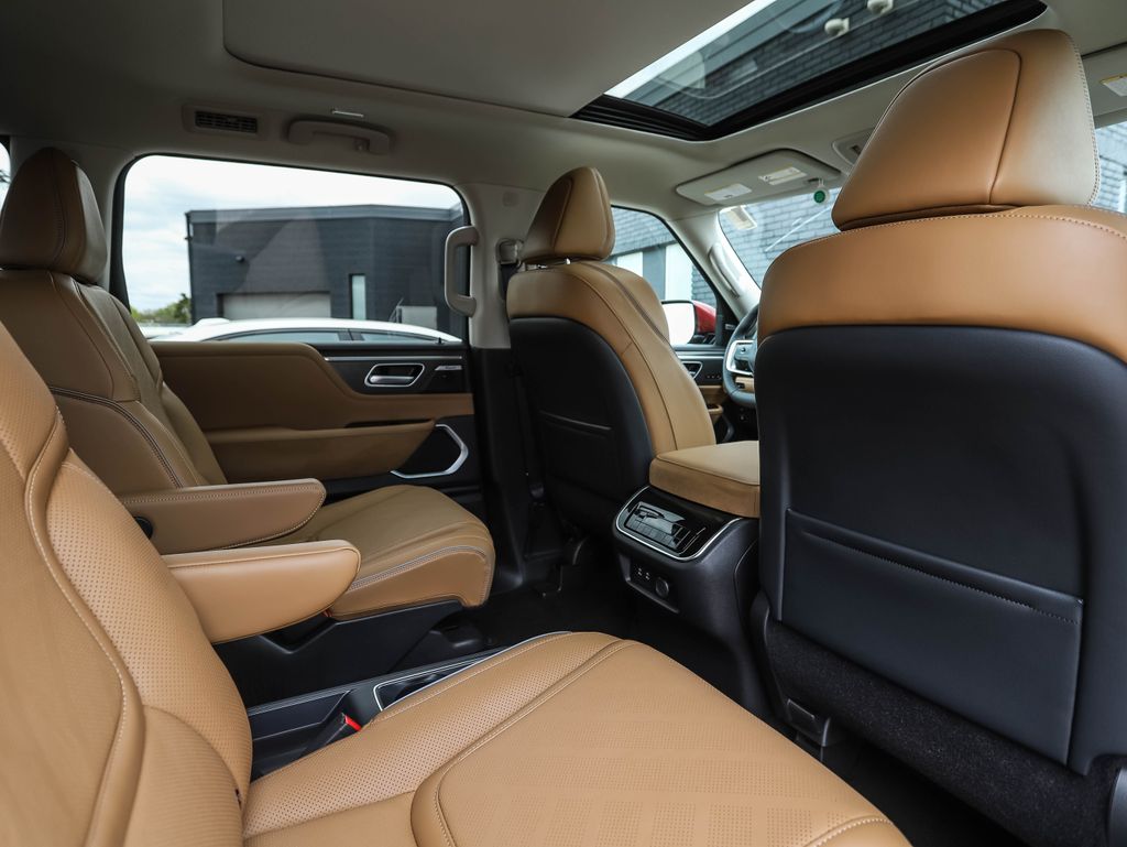 Thumbnail: 2025 INFINITI QX80 - 28