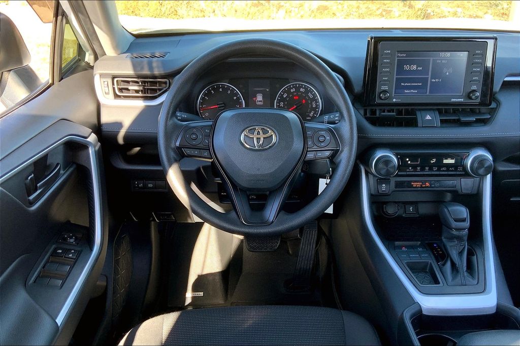 2021 Toyota RAV4 LE 4