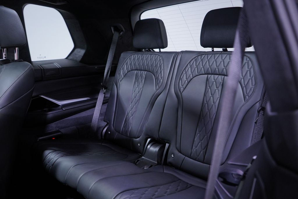 Thumbnail: 2025 BMW X7 - 10