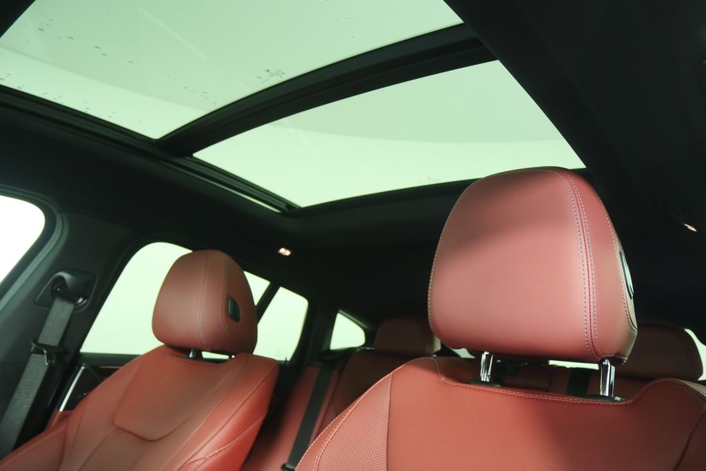 Thumbnail: 2025 BMW X4 - 11