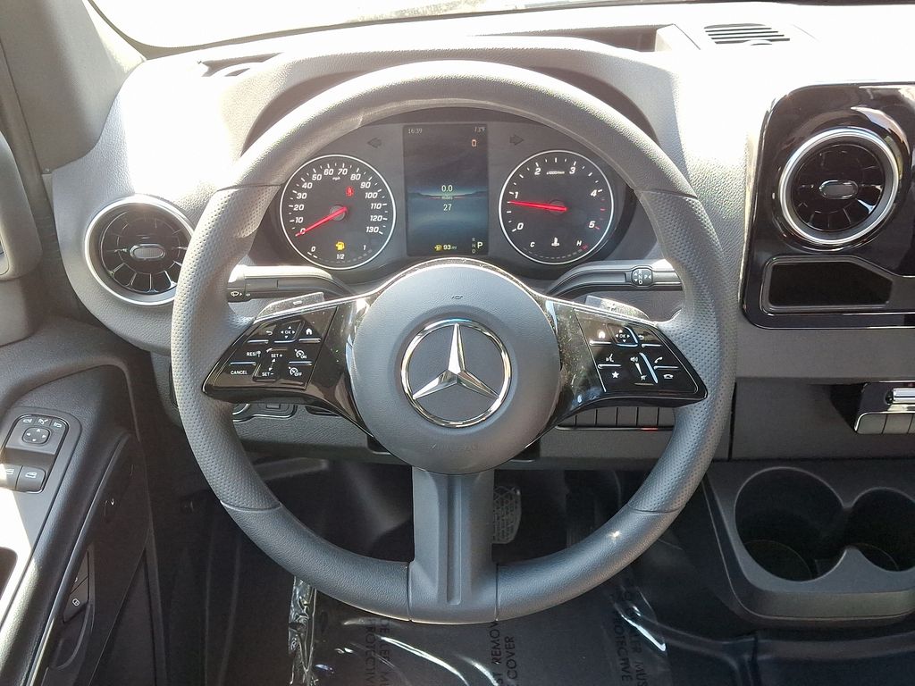 2025 Mercedes-Benz Sprinter 2500 8