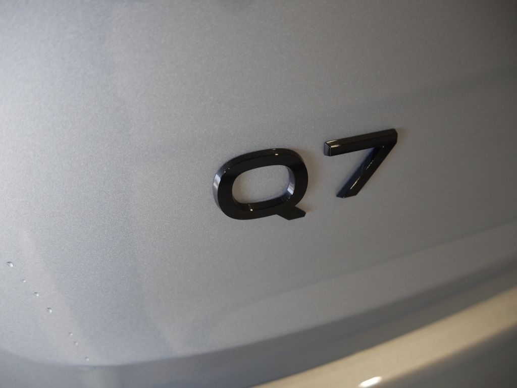 Thumbnail: 2026 Audi Q7 - 9