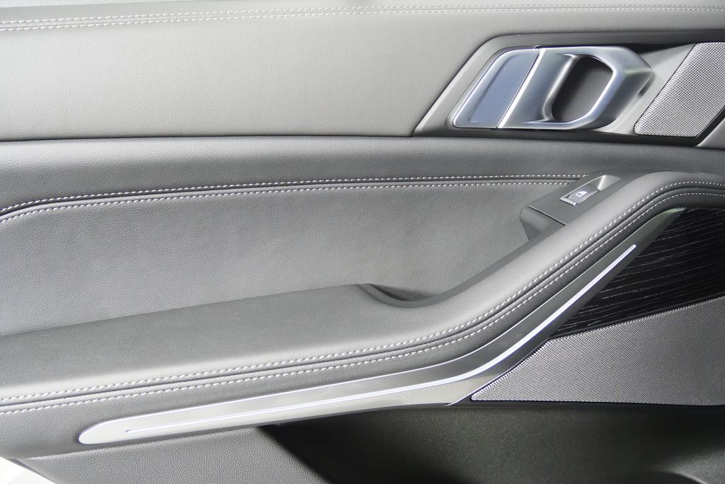 Thumbnail: 2026 BMW X5 - 13