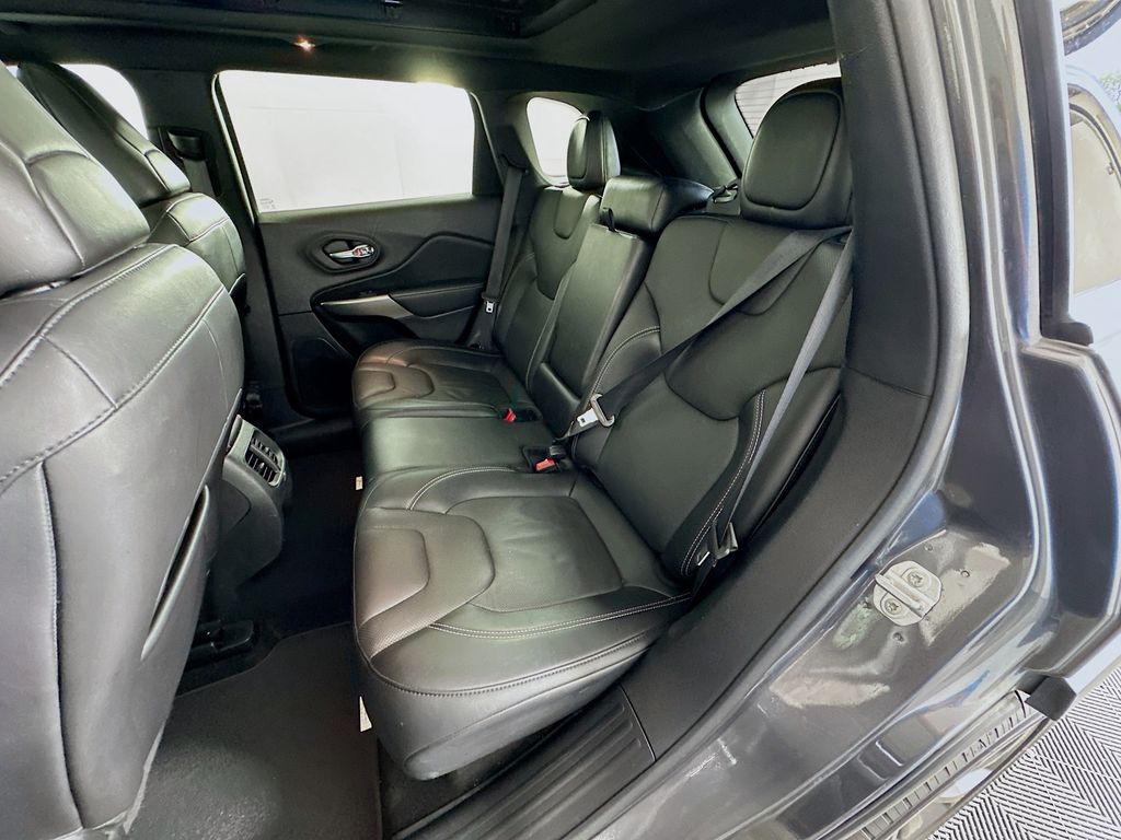 Thumbnail: 2021 Jeep Cherokee - 23