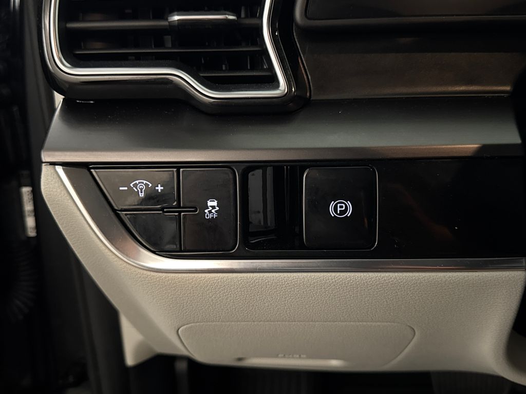 Certified Used 2025 Gray Kia EX image 18