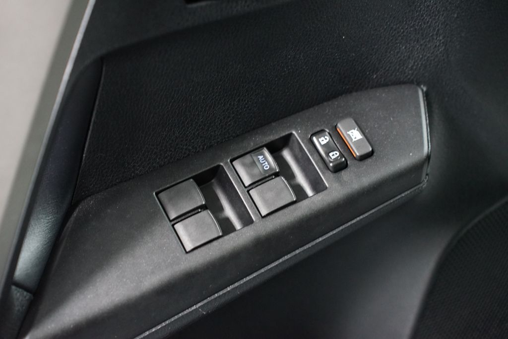Thumbnail: 2017 Toyota RAV4 - 28