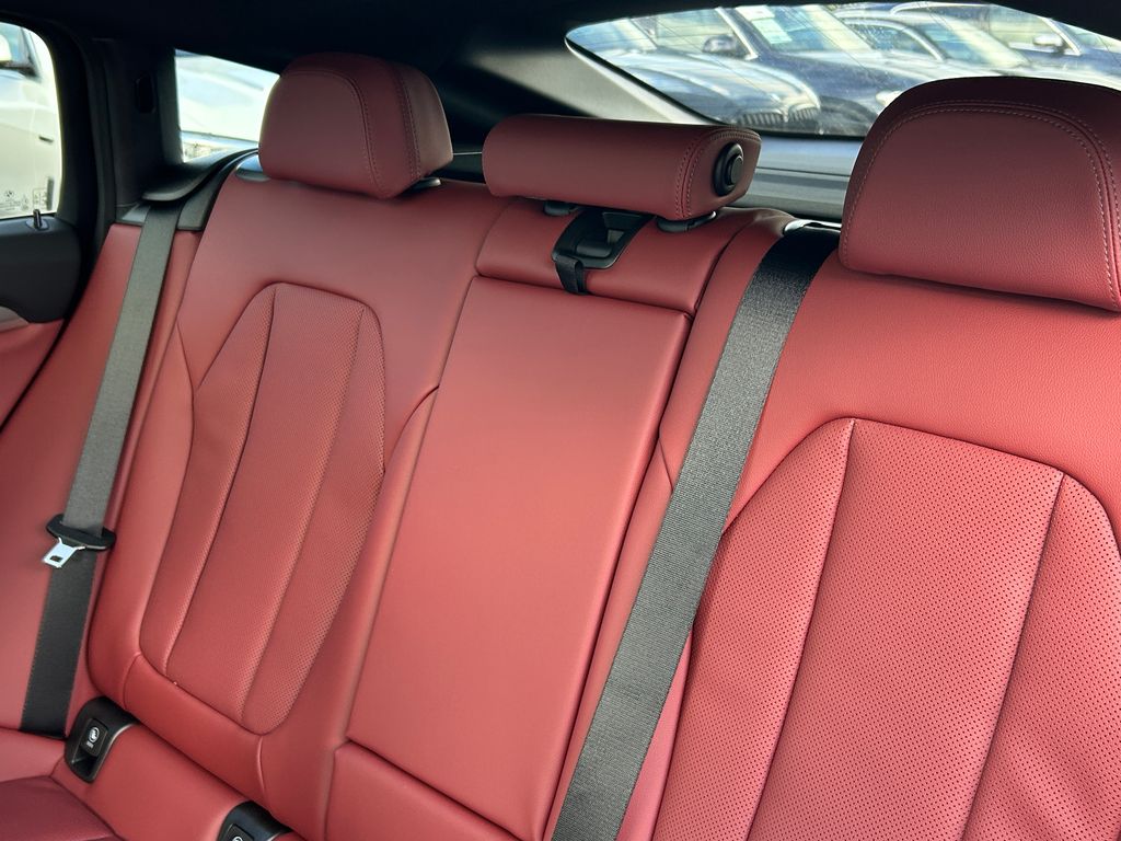 Thumbnail: 2025 BMW X4 - 31