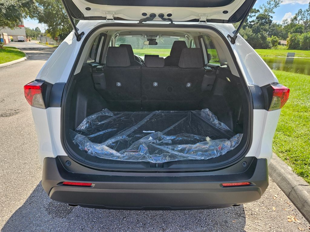 Thumbnail: 2024 Toyota RAV4 - 10