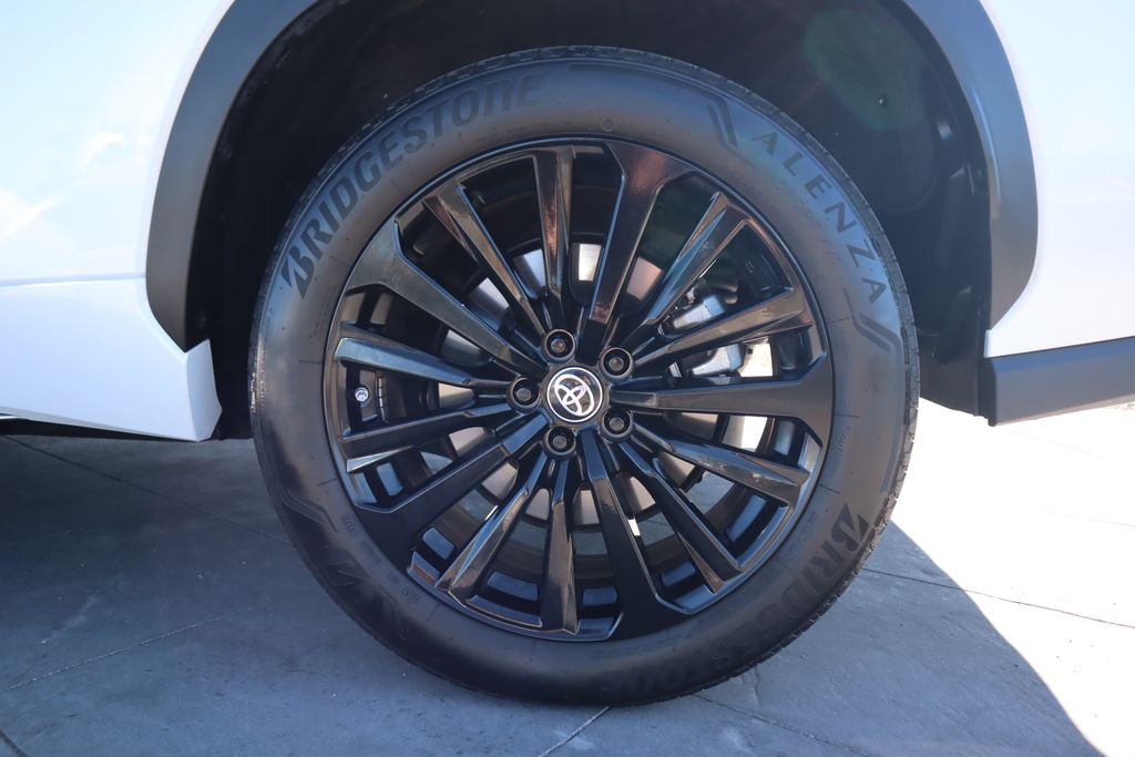 Thumbnail: 2023 Toyota Highlander - 29