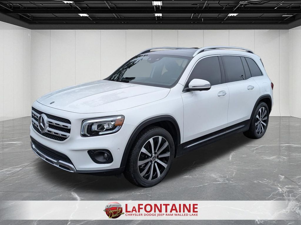 White 2023 Mercedes-Benz GLB 250 4MATIC SUV / Crossover All-Wheel Drive 8-Speed Dual Clutch