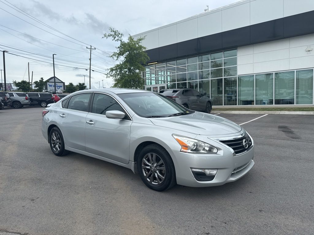 2015 Nissan Altima's photo