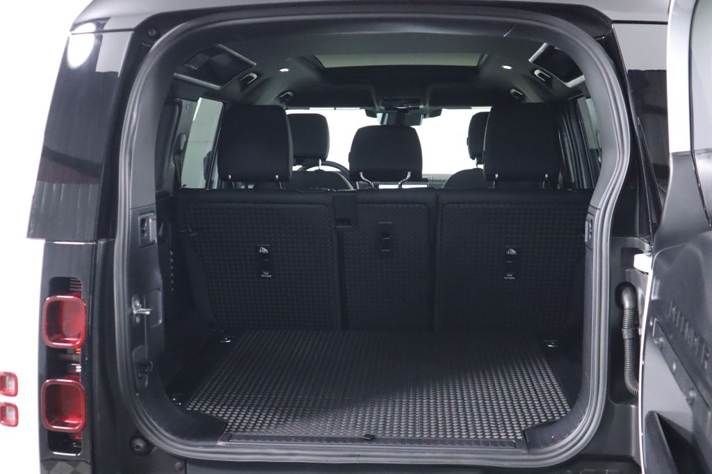 2025 Land Rover Defender 110 30