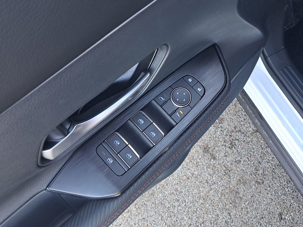 2026 Nissan Kicks SR - 11
