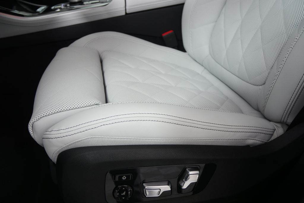 Thumbnail: 2026 BMW X5 - 10