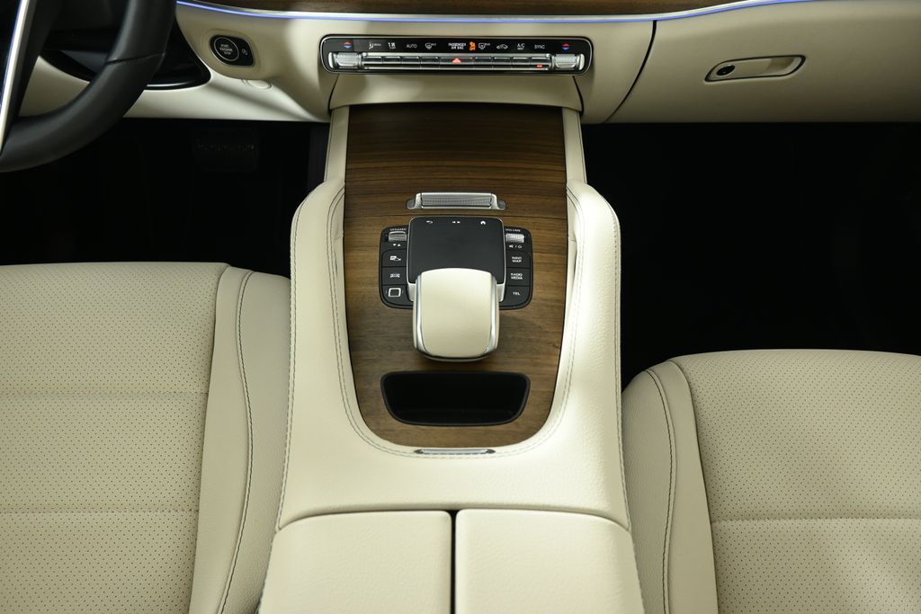 Thumbnail: 2025 Mercedes-Benz GLE - 25