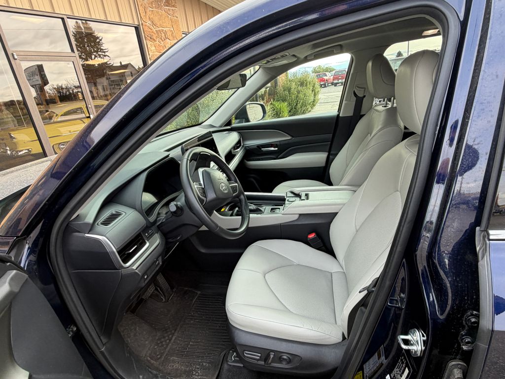 Used 2024 Toyota Grand Highlander SUV