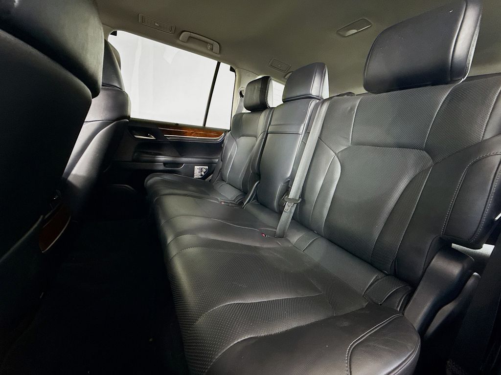 2019 Lexus LX 570 25