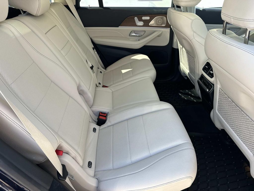 Thumbnail: 2022 Mercedes-Benz GLS - 15
