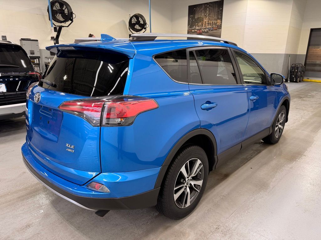 Thumbnail: 2018 Toyota RAV4 - 6