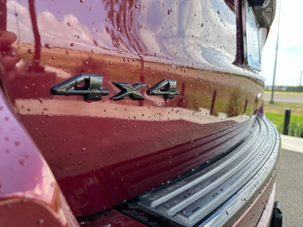 Thumbnail: 2017 Jeep Grand Cherokee - 8