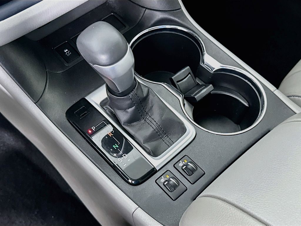 Thumbnail: 2019 Toyota Highlander - 16