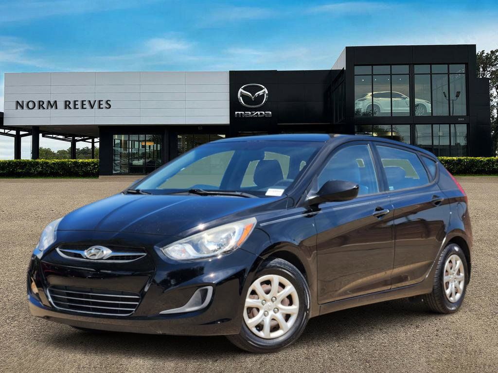 2014 Hyundai Accent GS 4-Door Hatchback FWD