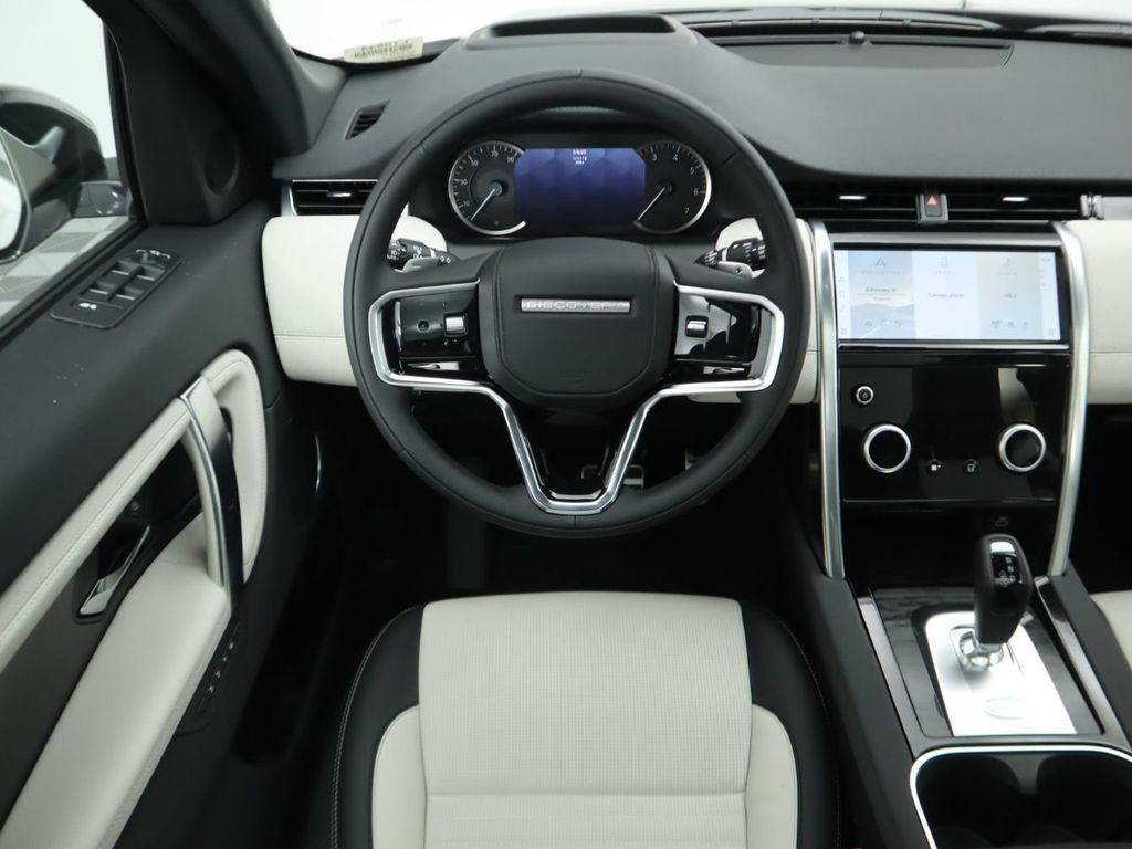 Thumbnail: 2023 Land Rover Discovery Sport - 10