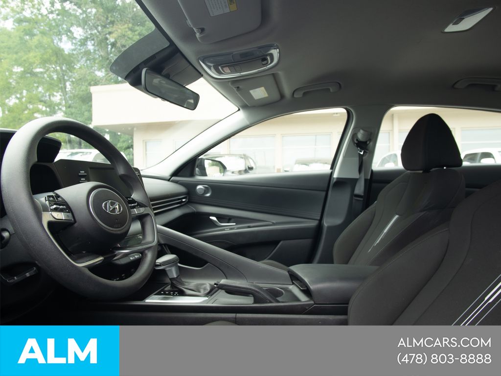 Used 2023 Black Hyundai SEL image 17