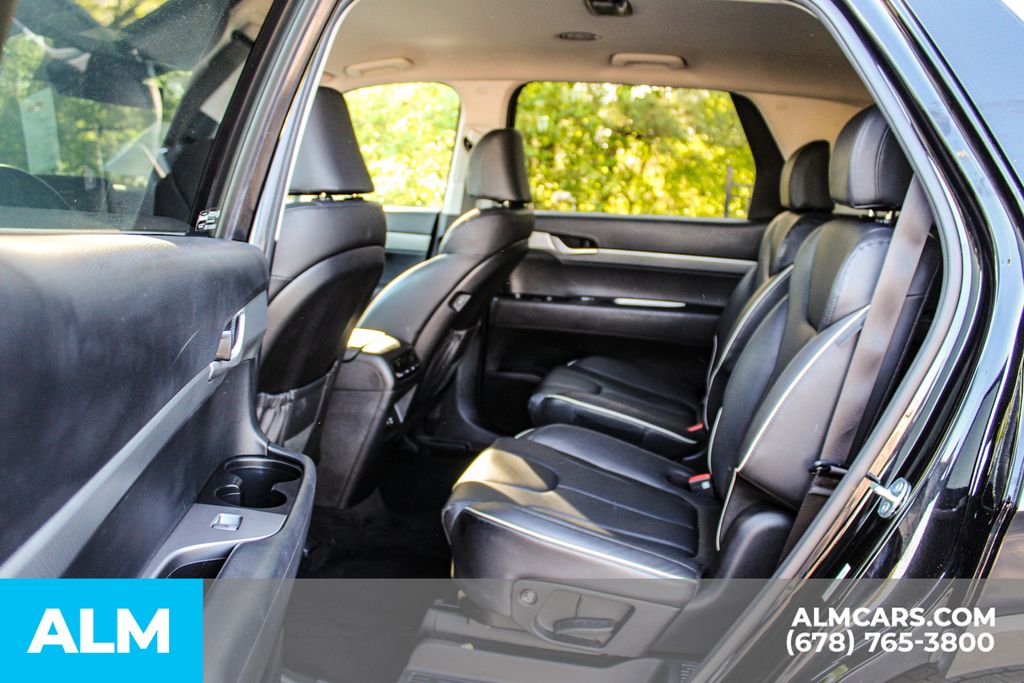 Used 2025 Black Hyundai SEL image 18
