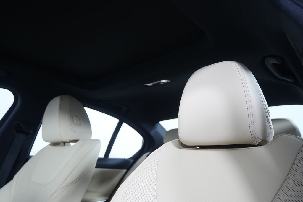 Thumbnail: 2026 BMW 3 Series - 12