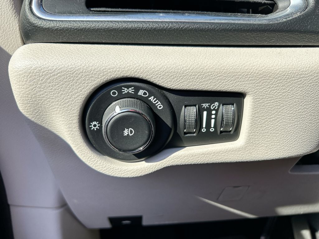 Thumbnail: 2019 Chrysler Pacifica - 27