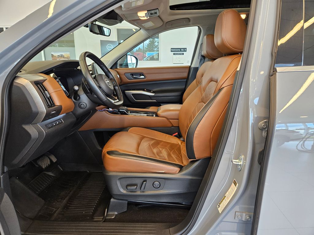 2023 Nissan Pathfinder Platinum