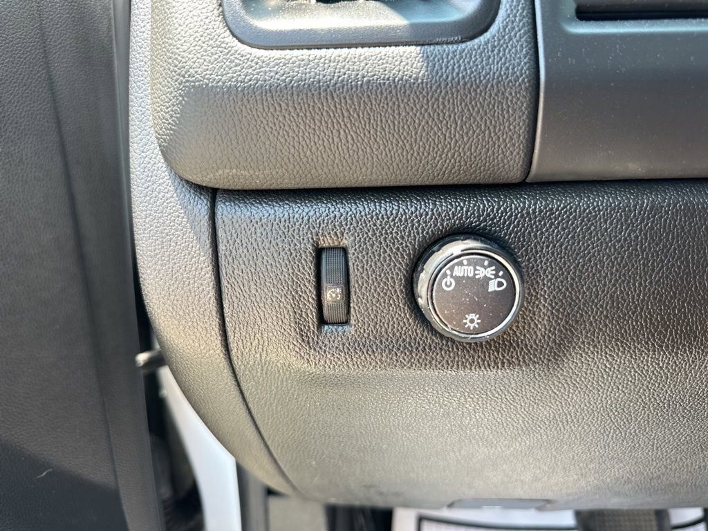2022 Summit White Chevrolet Colorado LT RWD
