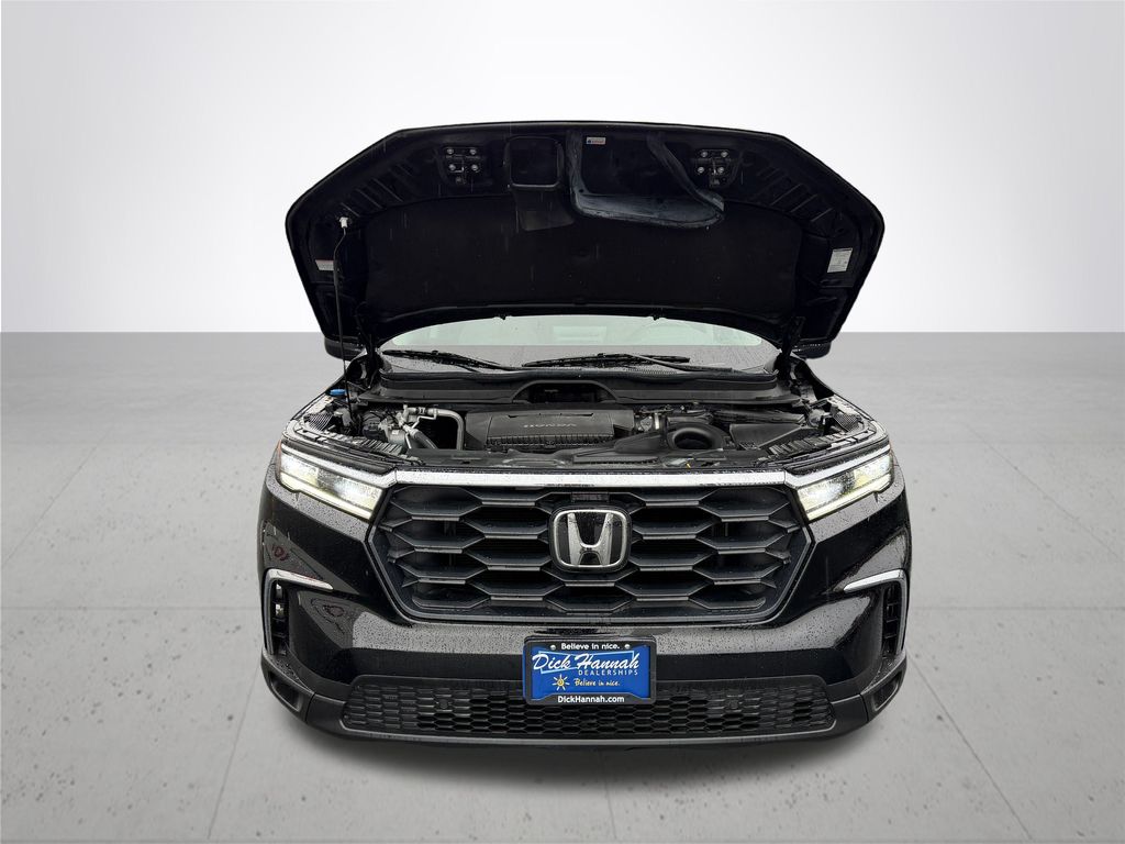 2023 Honda Pilot LX photo 4