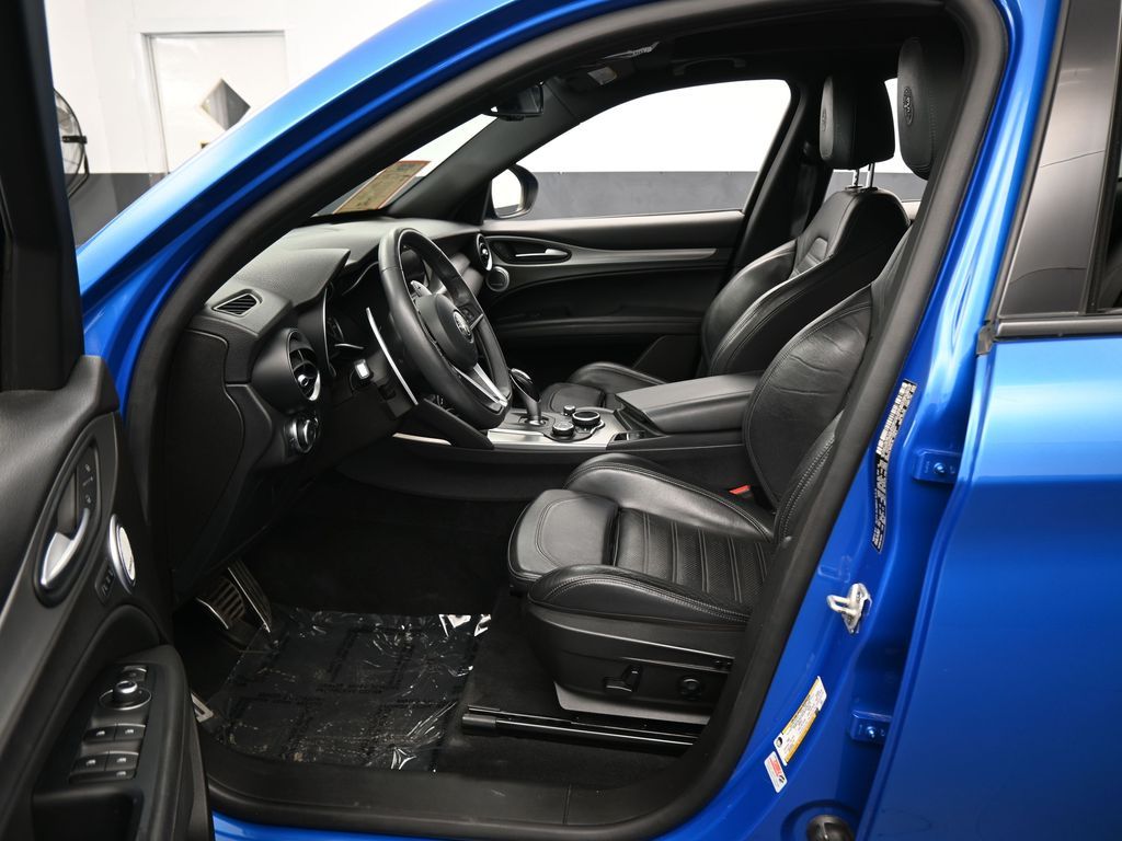 Used 2018 Misano Blue Metallic Alfa Romeo Ti image 11