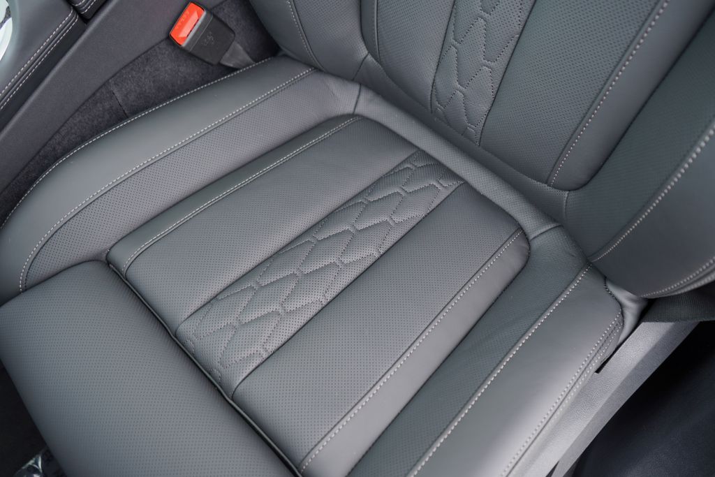 Thumbnail: 2026 BMW X7 - 11