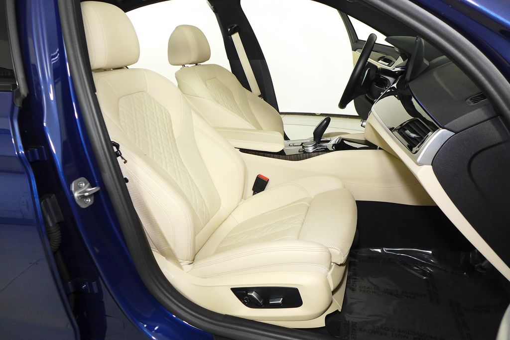 Thumbnail: 2022 BMW 5 Series - 18
