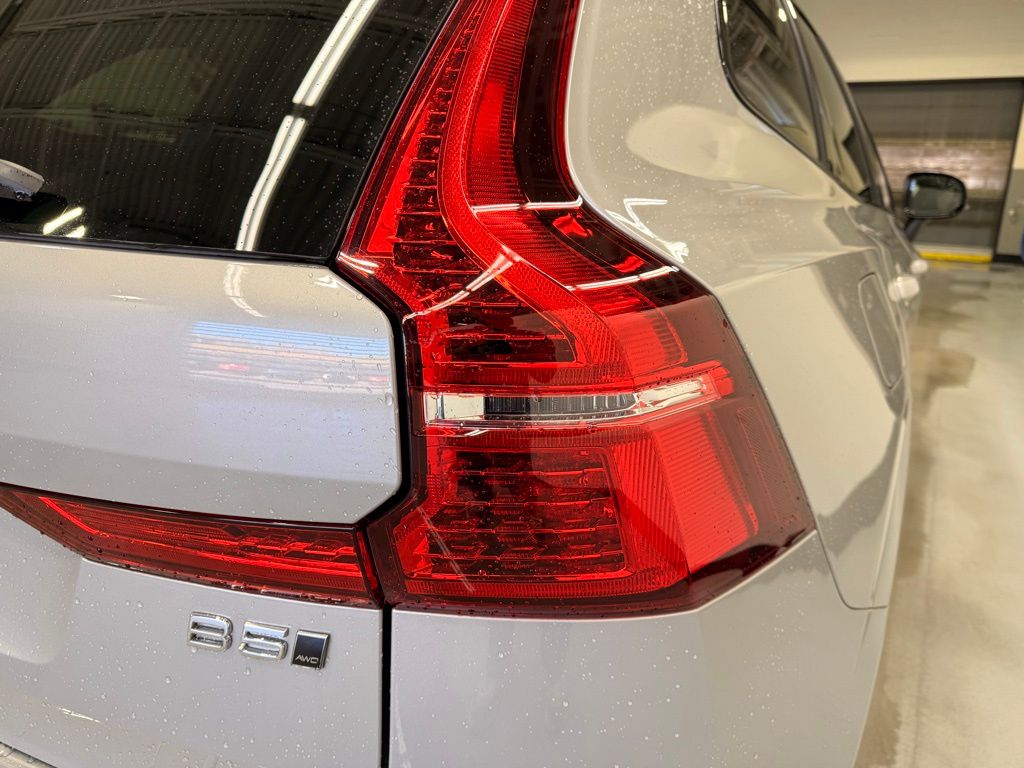 Thumbnail: 2025 Volvo XC60 - 5