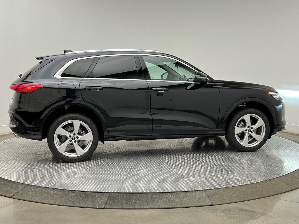 Thumbnail: 2025 Audi Q5 - 6