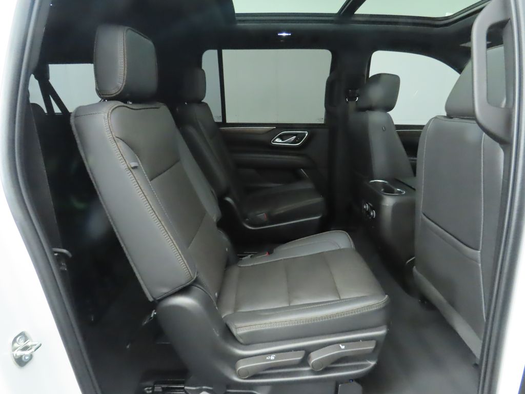2023 Chevrolet Suburban High Country 22