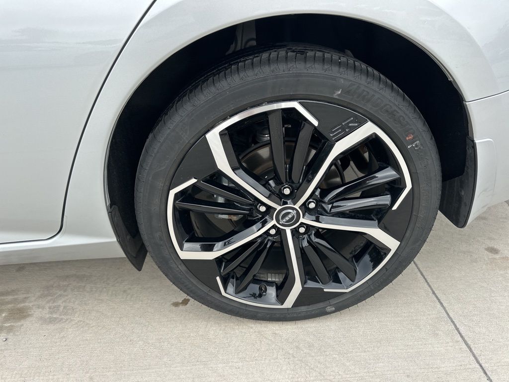 2024 Brilliant Silver Metallic Nissan Altima 2.5 SR AWD Sedan