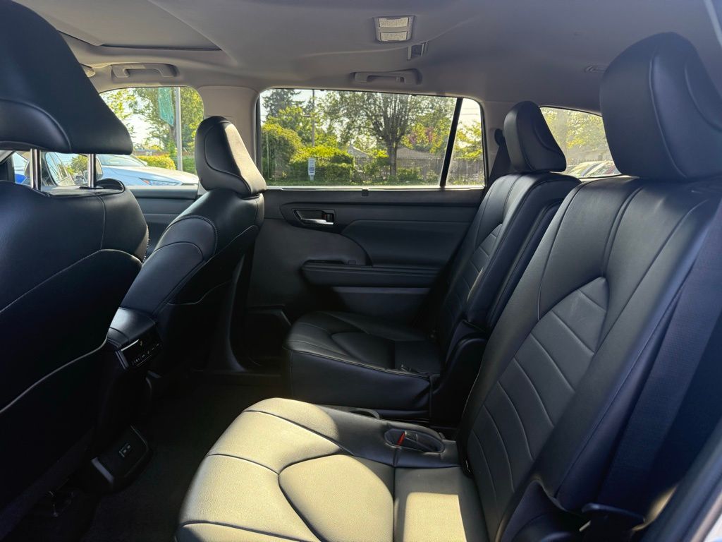 2022 Toyota Highlander Hybrid XLE