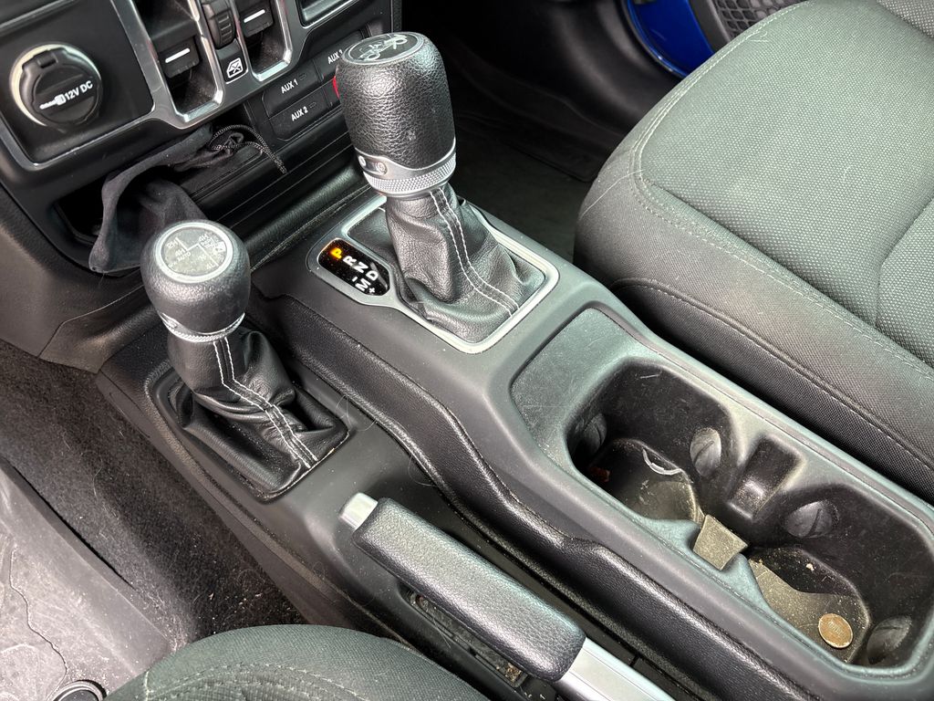 Used 2018 Blue Jeep Unlimited Sahara image 27